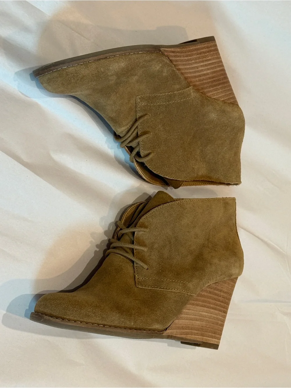 NWOT Lucky Brand Suede Wedge Booties in Tan Size 8.5